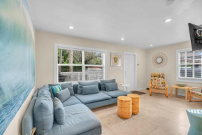 Grove Bay Bungalow - 2/2 Gated Cottage-Walk to Bay